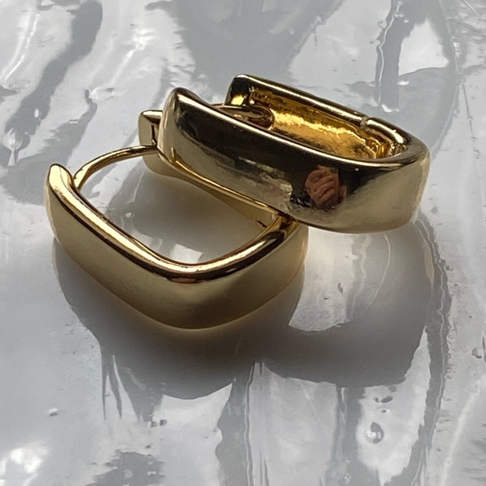 Huggy Hoop Earrings Gold Tone - Picture 2 of 4